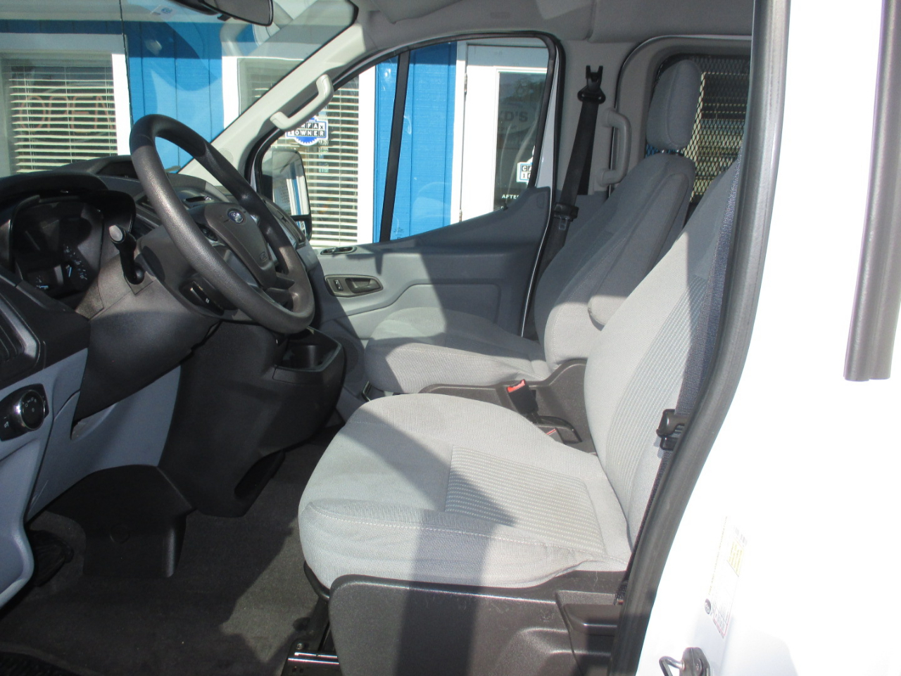 Ford Transit Wagon T-350 148" Low Roof XLT Swing-Out RH Dr 2015