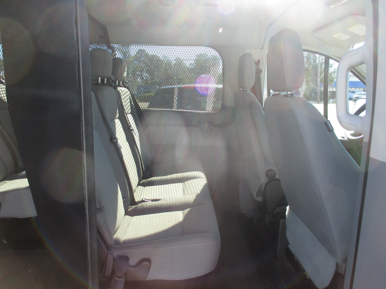 Ford Transit Wagon T-350 148" Low Roof XLT Swing-Out RH Dr 2015