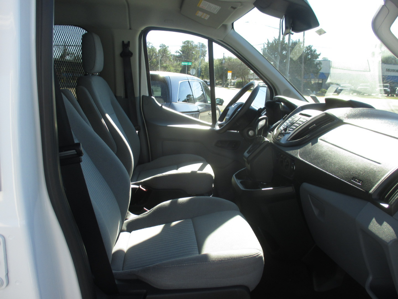 Ford Transit Wagon T-350 148" Low Roof XLT Swing-Out RH Dr 2015