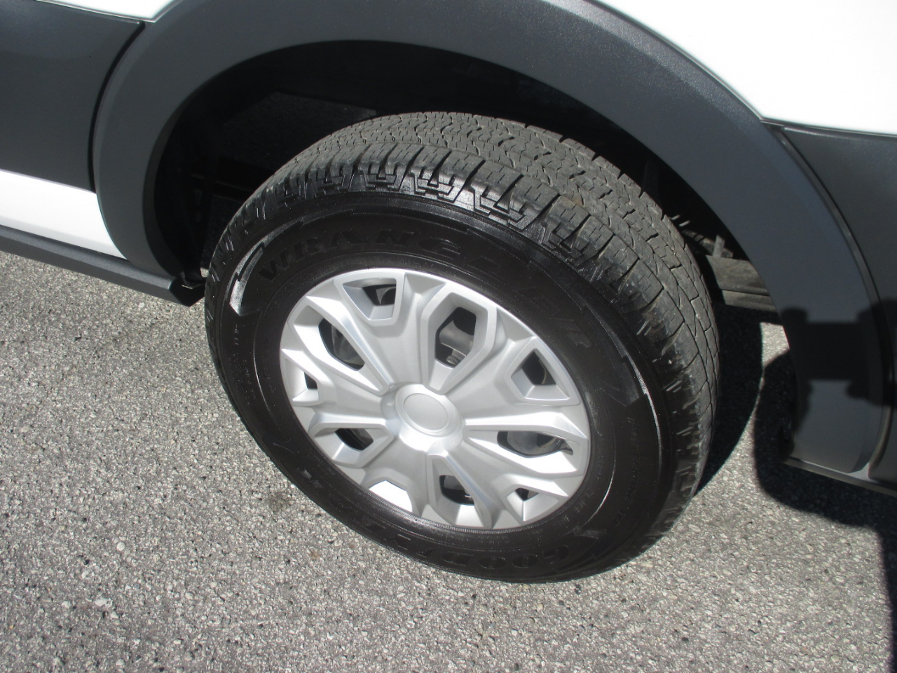 Ford Transit Wagon T-350 148" Low Roof XLT Swing-Out RH Dr 2015