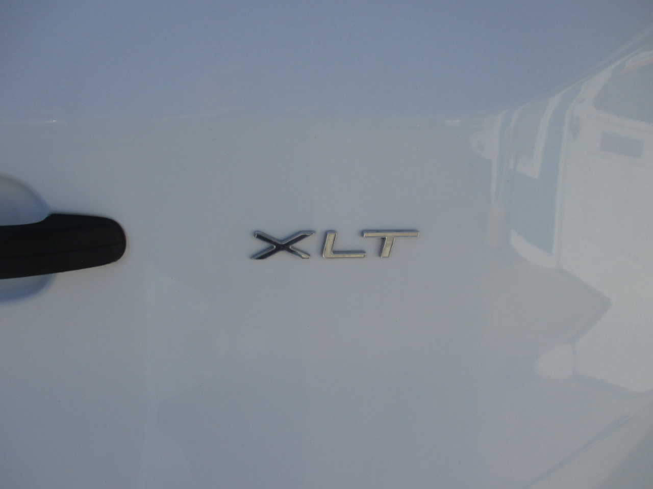 Ford Transit Wagon T-350 148" Low Roof XLT Swing-Out RH Dr 2015