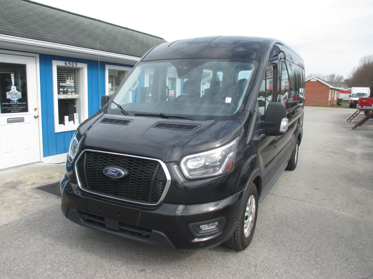 2023 Ford Transit Passenger Wagon T-350 148" Med Roof XLT RWD