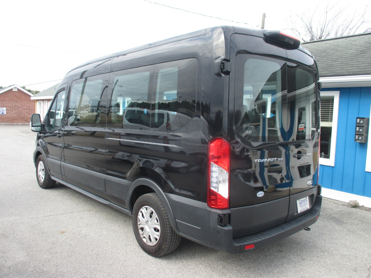 Ford Transit Passenger Wagon T-350 148" Med Roof XLT RWD 2023