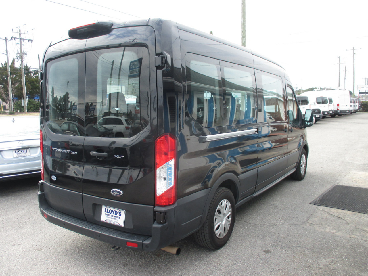 Ford Transit Passenger Wagon T-350 148" Med Roof XLT RWD 2023