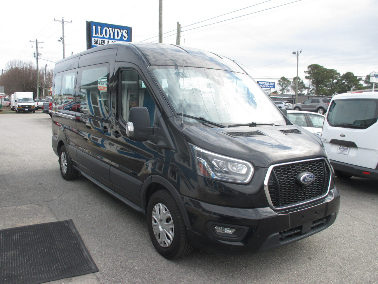 Ford Transit Passenger Wagon T-350 148" Med Roof XLT RWD 2023