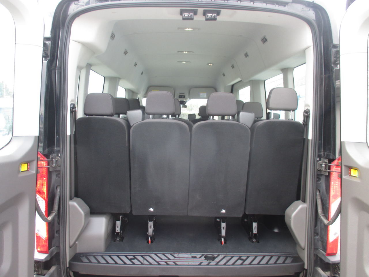 Ford Transit Passenger Wagon T-350 148" Med Roof XLT RWD 2023