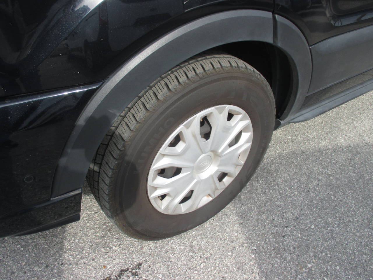 Ford Transit Passenger Wagon T-350 148" Med Roof XLT RWD 2023