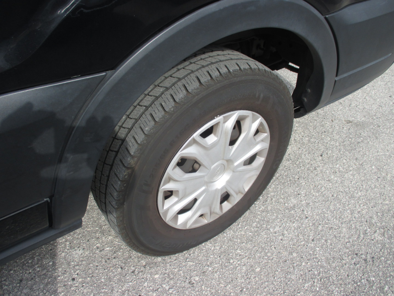 Ford Transit Passenger Wagon T-350 148" Med Roof XLT RWD 2023