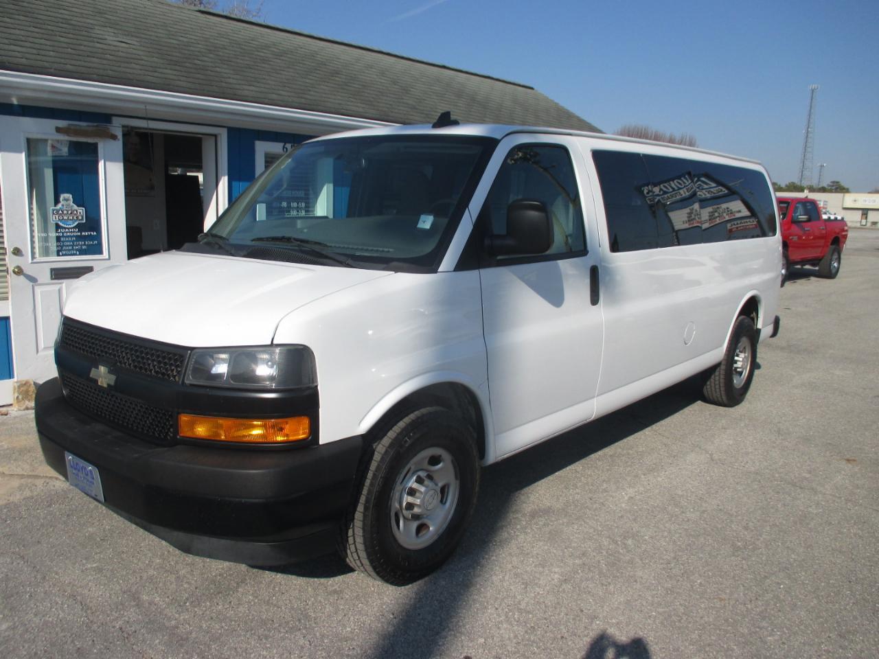 Chevrolet Express Passenger RWD 3500 155" LS 2019