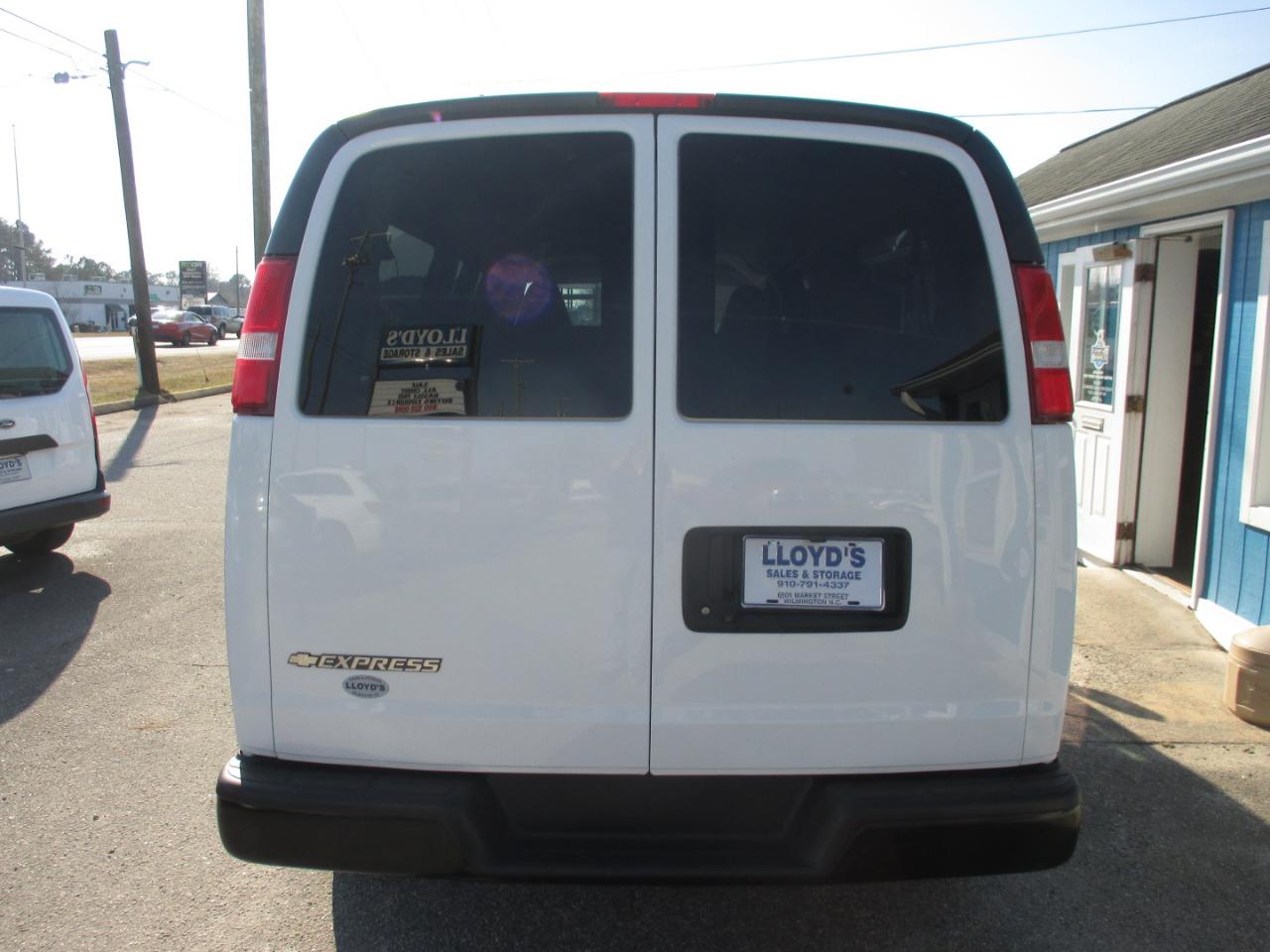 Chevrolet Express Passenger RWD 3500 155" LS 2019