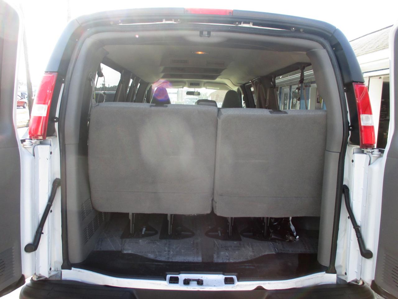 Chevrolet Express Passenger RWD 3500 155" LS 2019