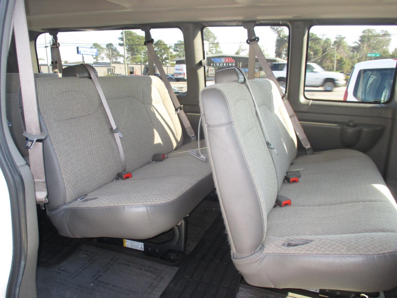 Chevrolet Express Passenger RWD 3500 155" LS 2019