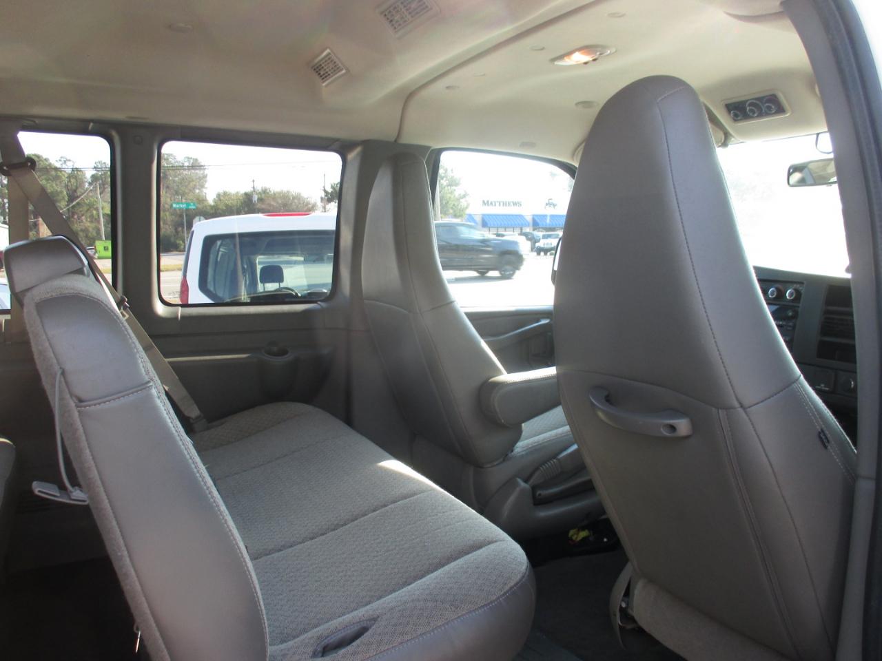 Chevrolet Express Passenger RWD 3500 155" LS 2019