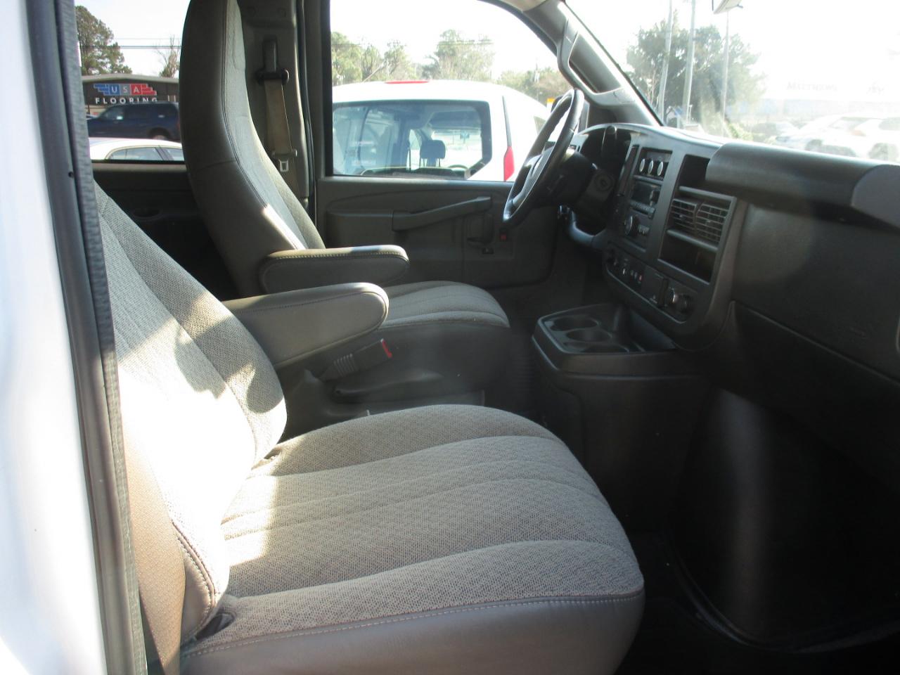 Chevrolet Express Passenger RWD 3500 155" LS 2019