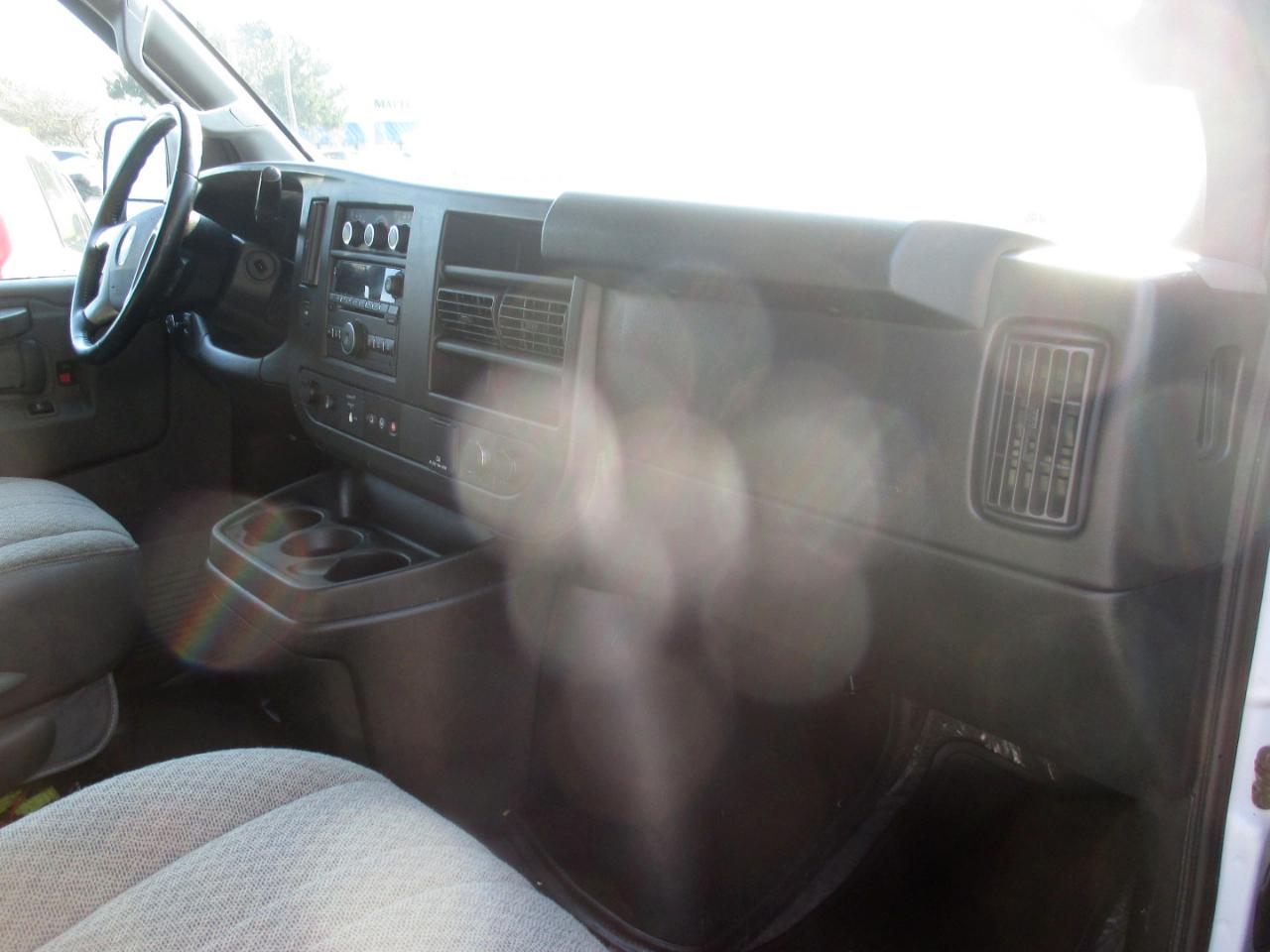 Chevrolet Express Passenger RWD 3500 155" LS 2019