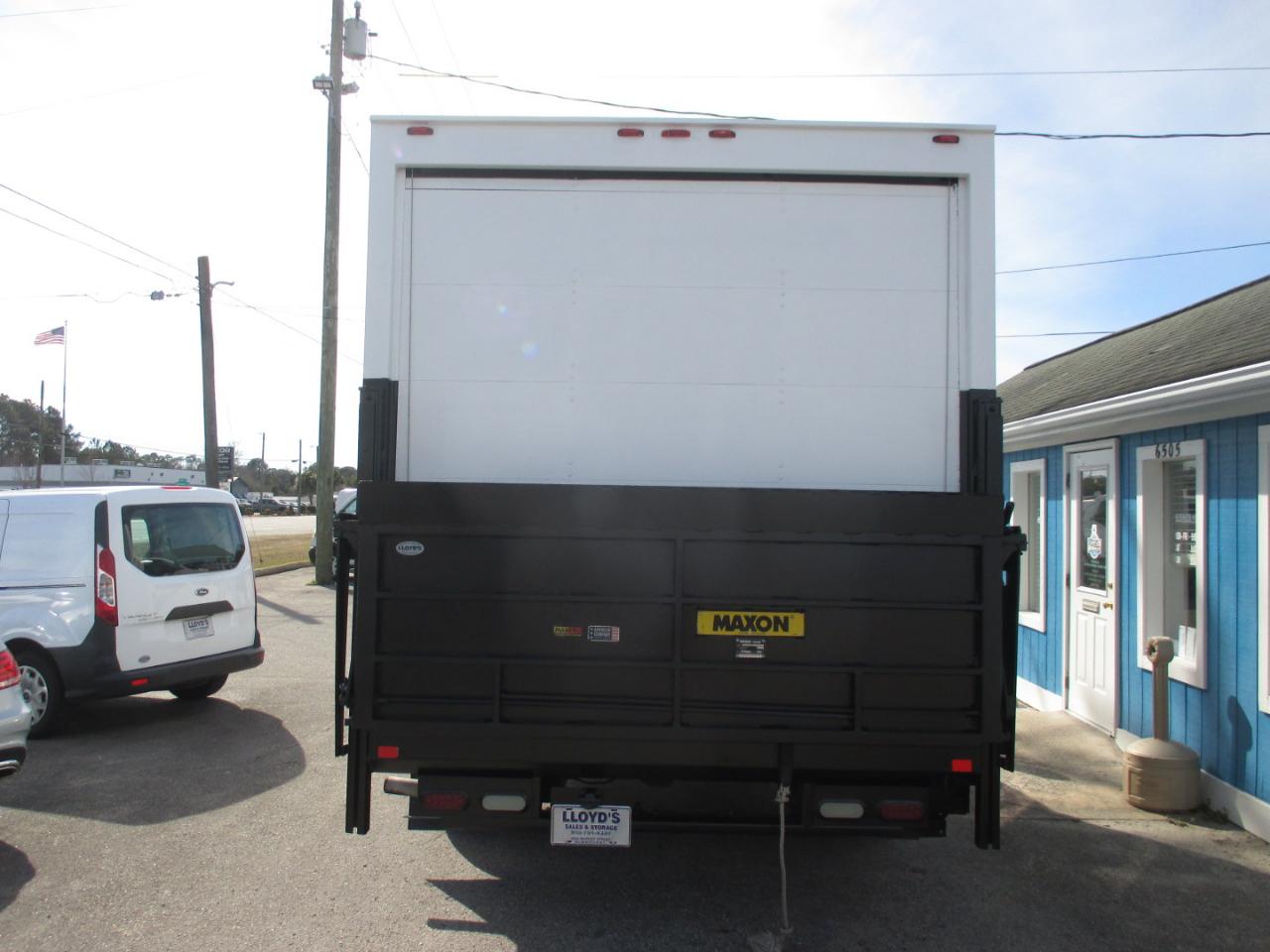 Chevrolet Express Commercial Cutaway 3500 Van 139" 2016