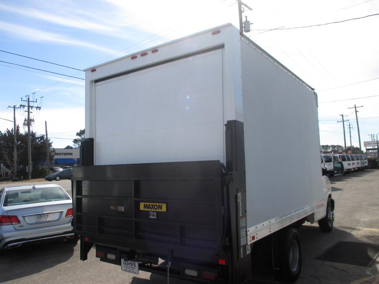 Chevrolet Express Commercial Cutaway 3500 Van 139" 2016