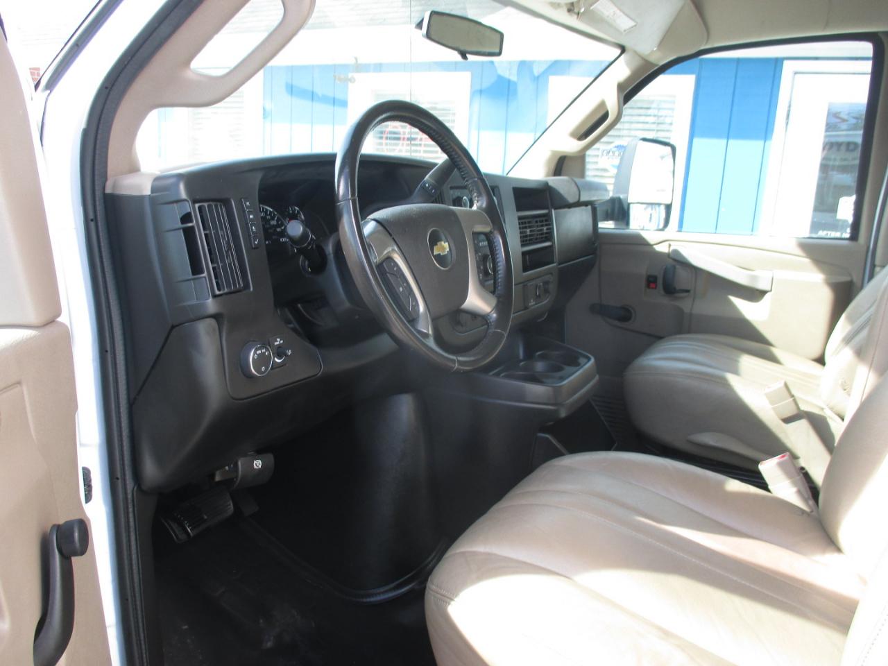 Chevrolet Express Commercial Cutaway 3500 Van 139" 2016