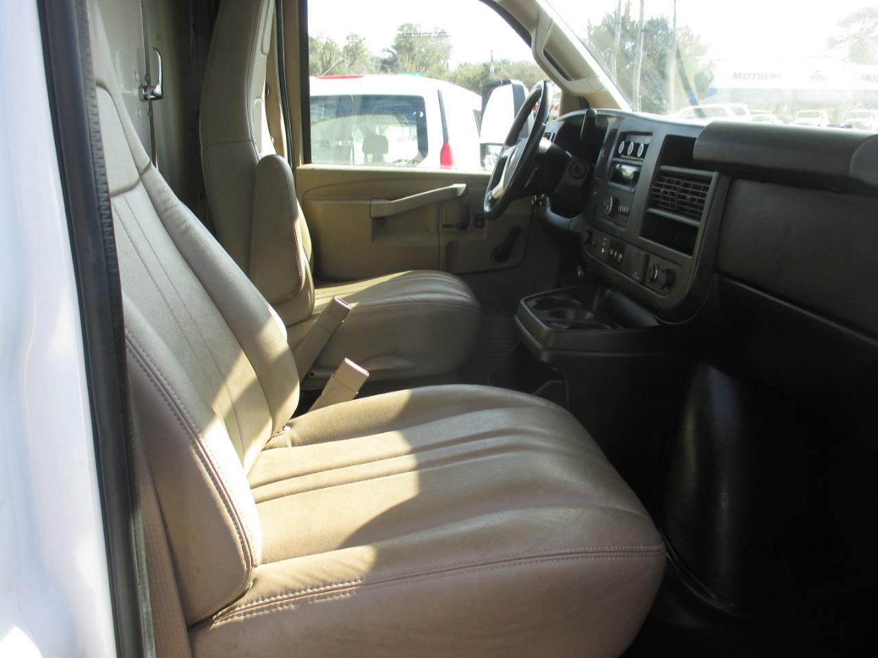 Chevrolet Express Commercial Cutaway 3500 Van 139" 2016