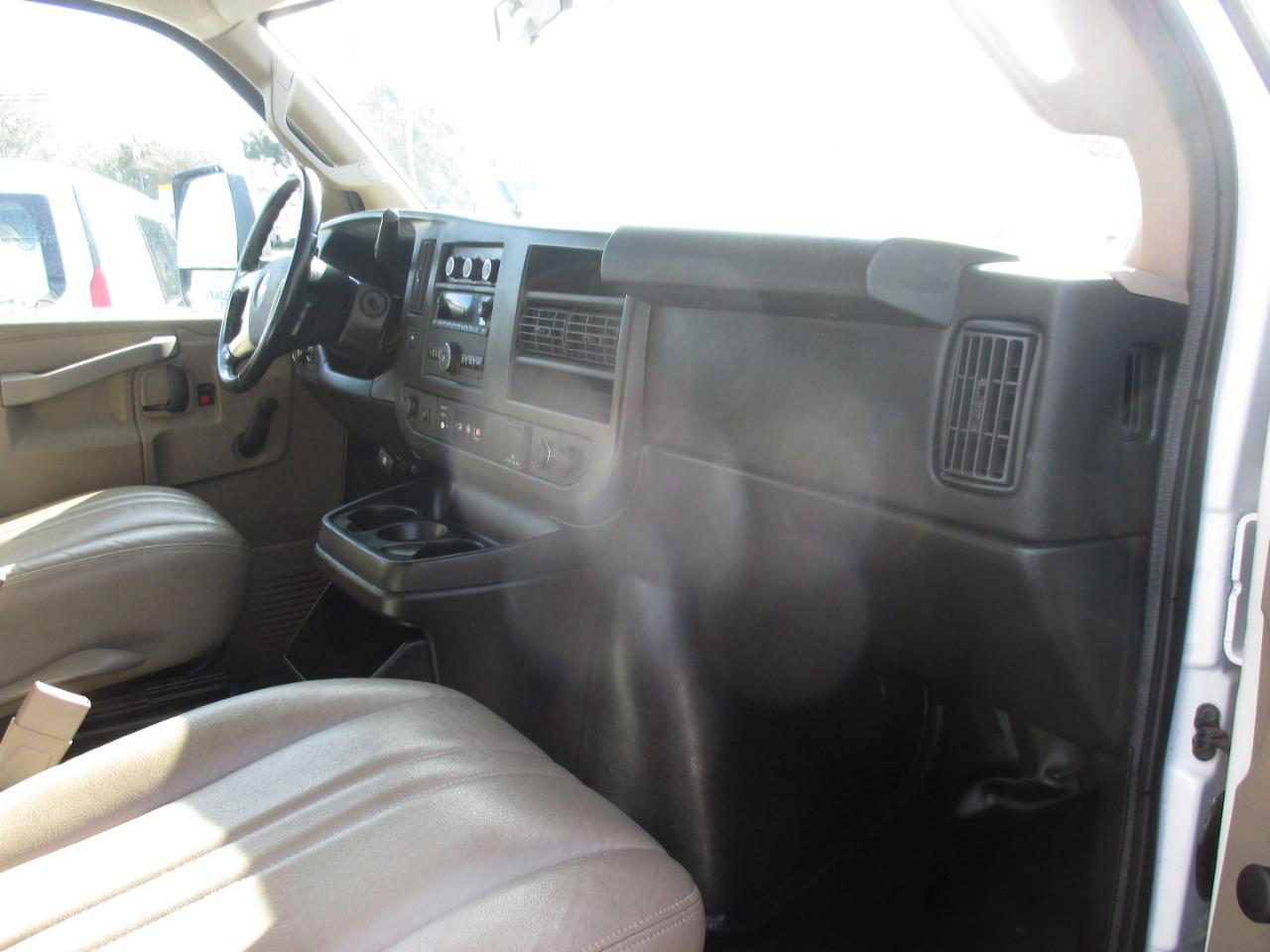 Chevrolet Express Commercial Cutaway 3500 Van 139" 2016