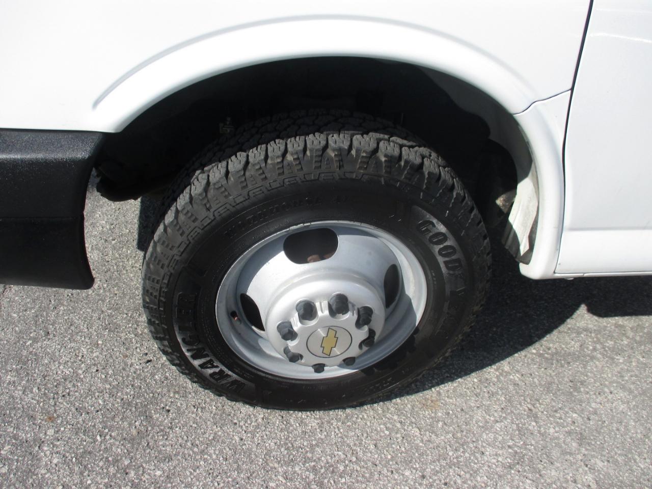 Chevrolet Express Commercial Cutaway 3500 Van 139" 2016