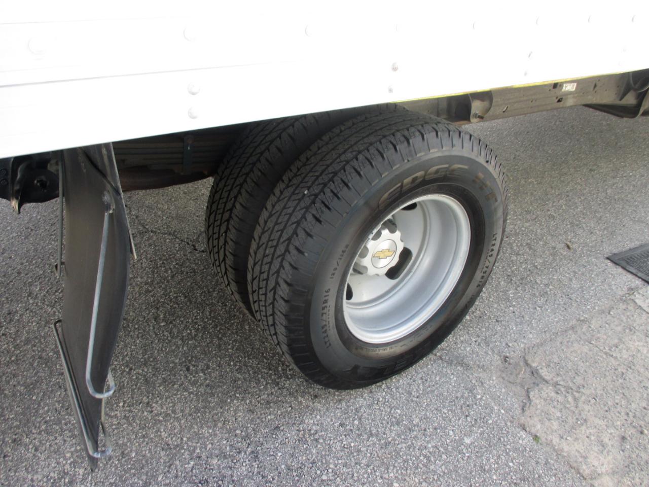 Chevrolet Express Commercial Cutaway 3500 Van 139" 2016