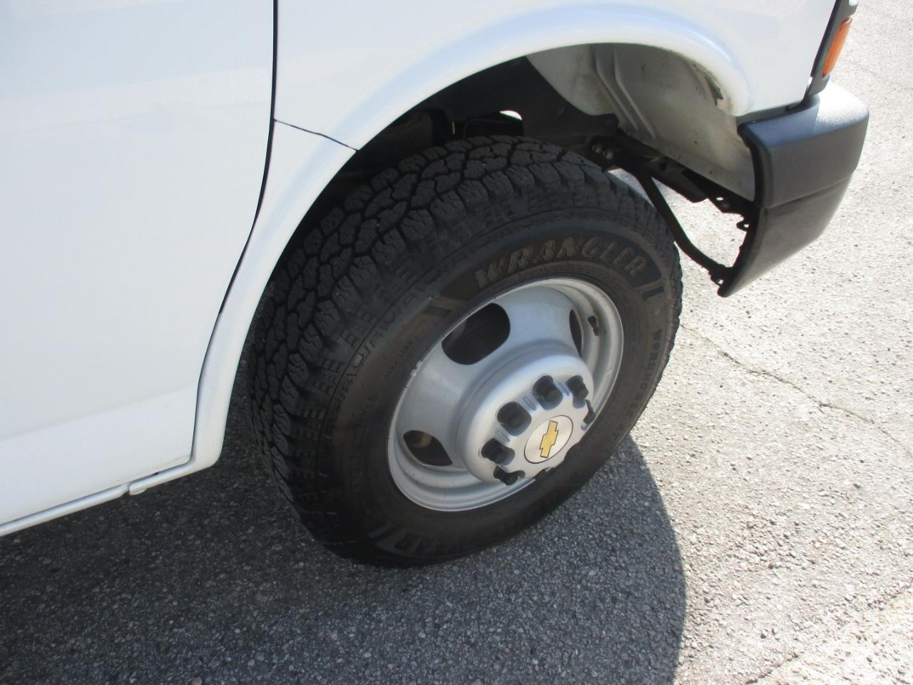 Chevrolet Express Commercial Cutaway 3500 Van 139" 2016