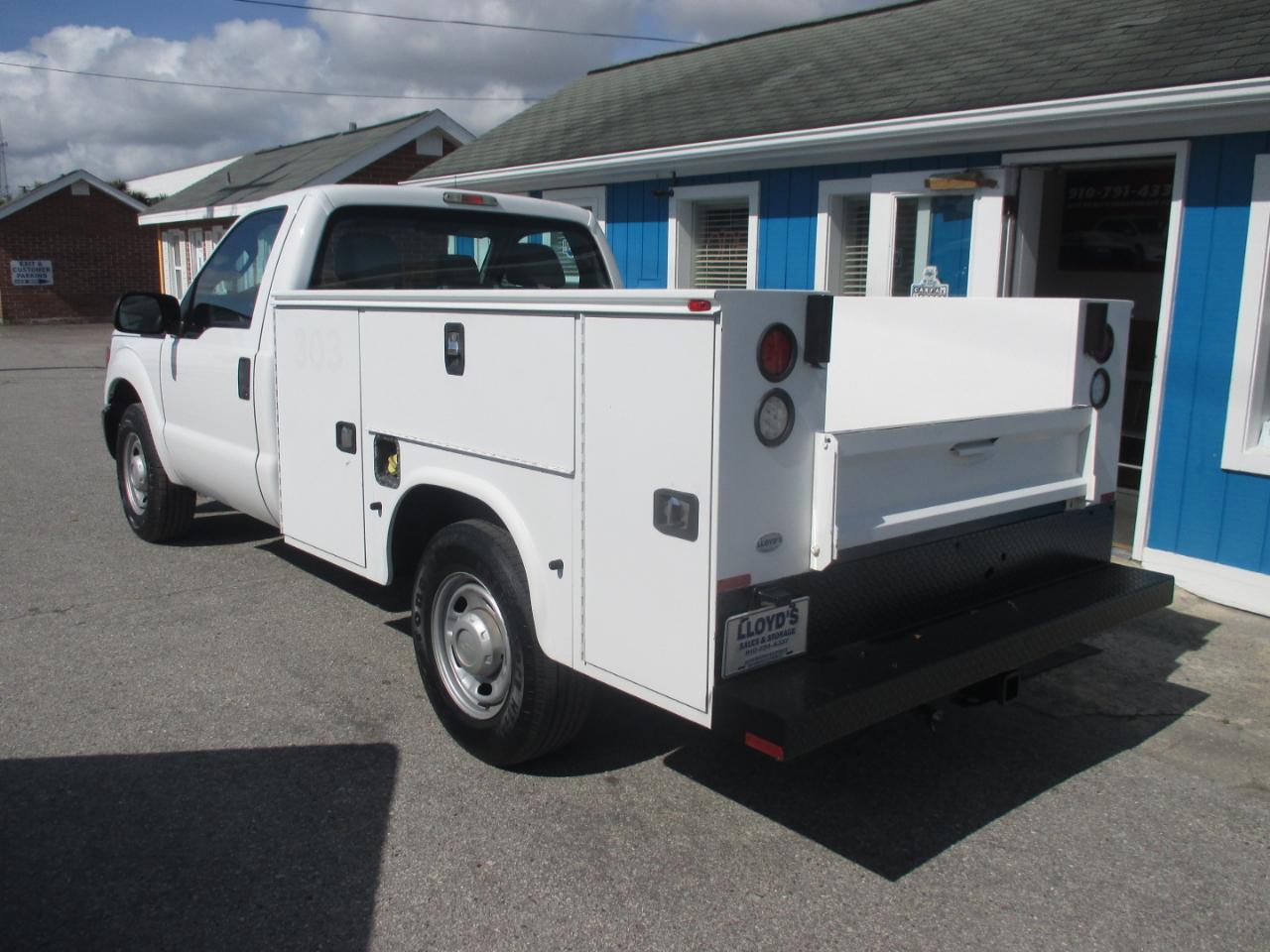Ford Super Duty F-250 SRW 2WD Reg Cab 137" XLT 2015