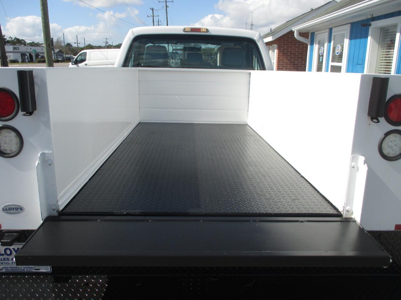 Ford Super Duty F-250 SRW 2WD Reg Cab 137" XLT 2015