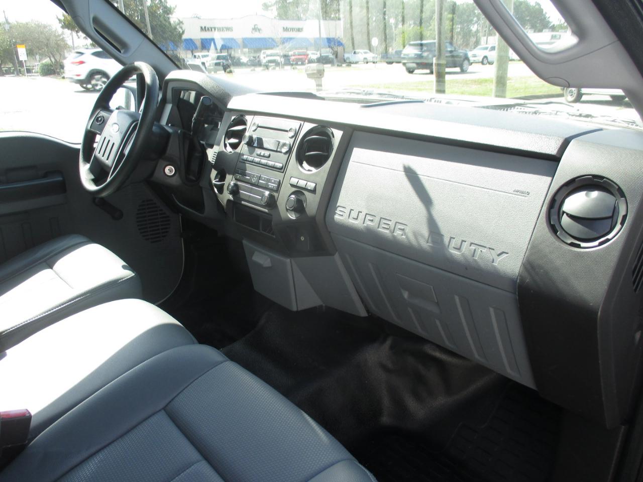 Ford Super Duty F-250 SRW 2WD Reg Cab 137" XLT 2015