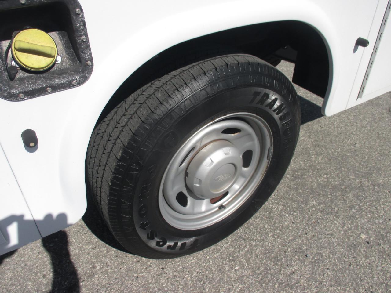 Ford Super Duty F-250 SRW 2WD Reg Cab 137" XLT 2015