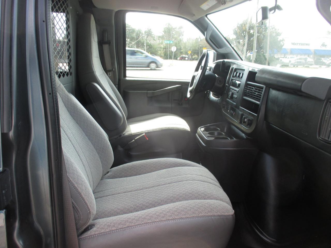 Chevrolet Express Cargo Van RWD 3500 155" 2017