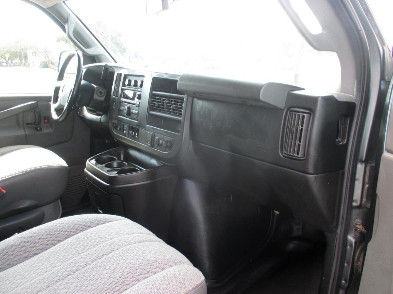 Chevrolet Express Cargo Van RWD 3500 155" 2017