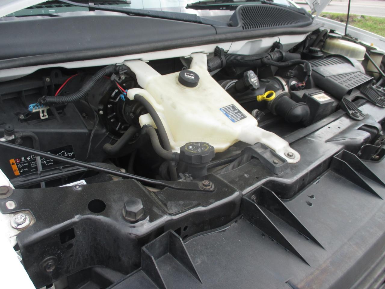 GMC Savana Cargo Van RWD 2500 155" 2014