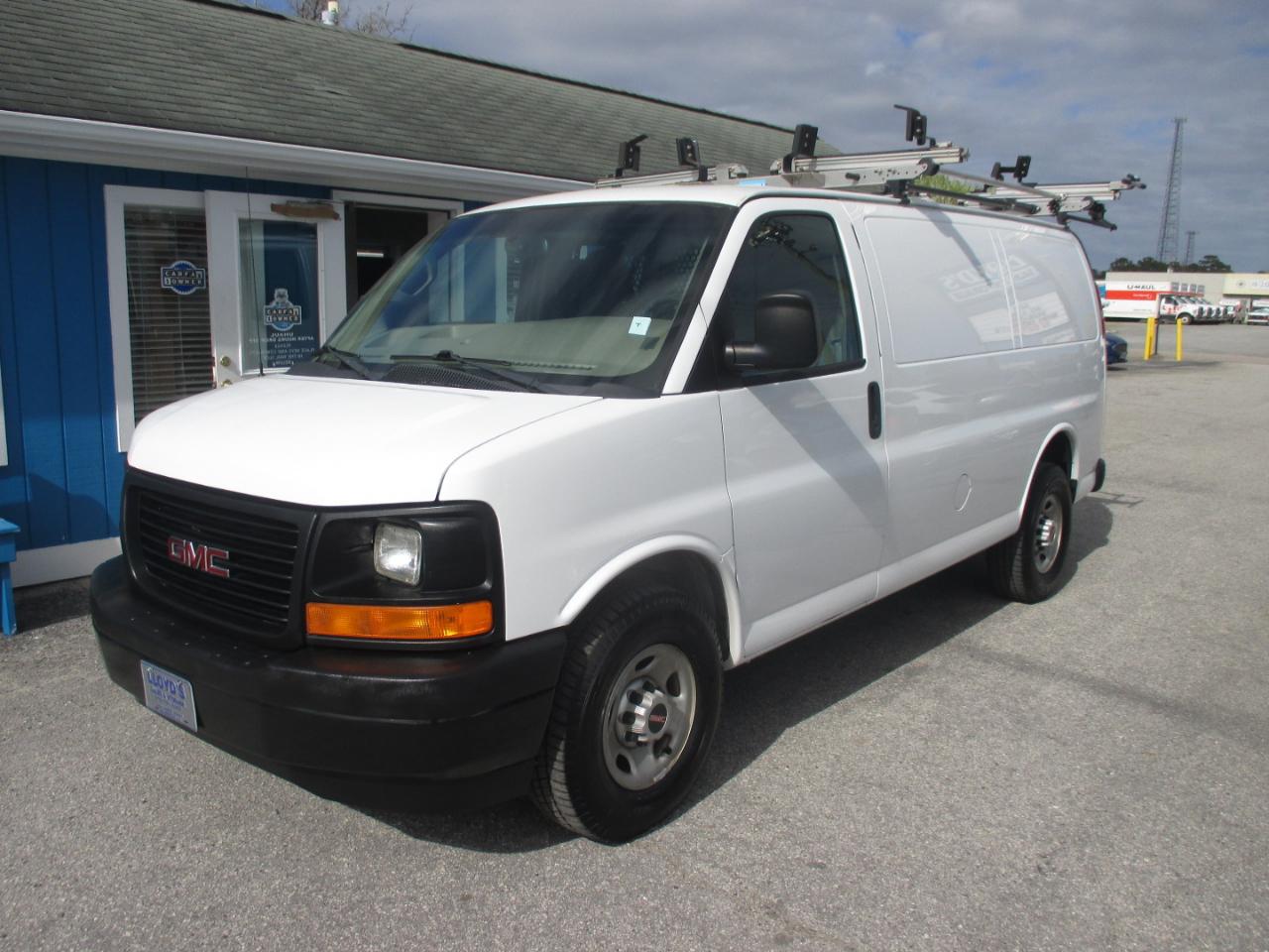 GMC Savana Cargo Van RWD 2500 135" 2017