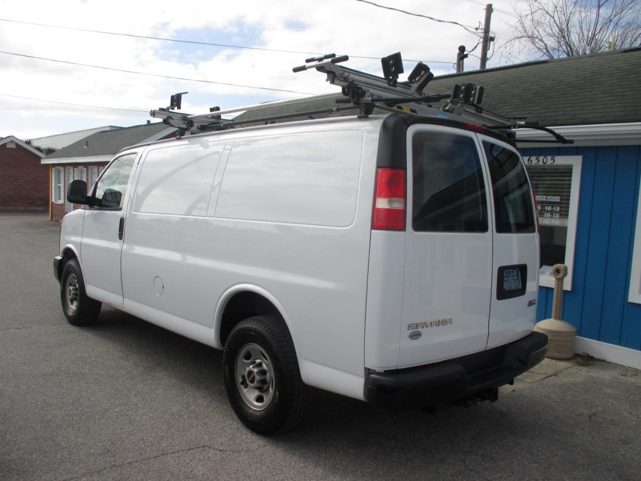 GMC Savana Cargo Van RWD 2500 135" 2017