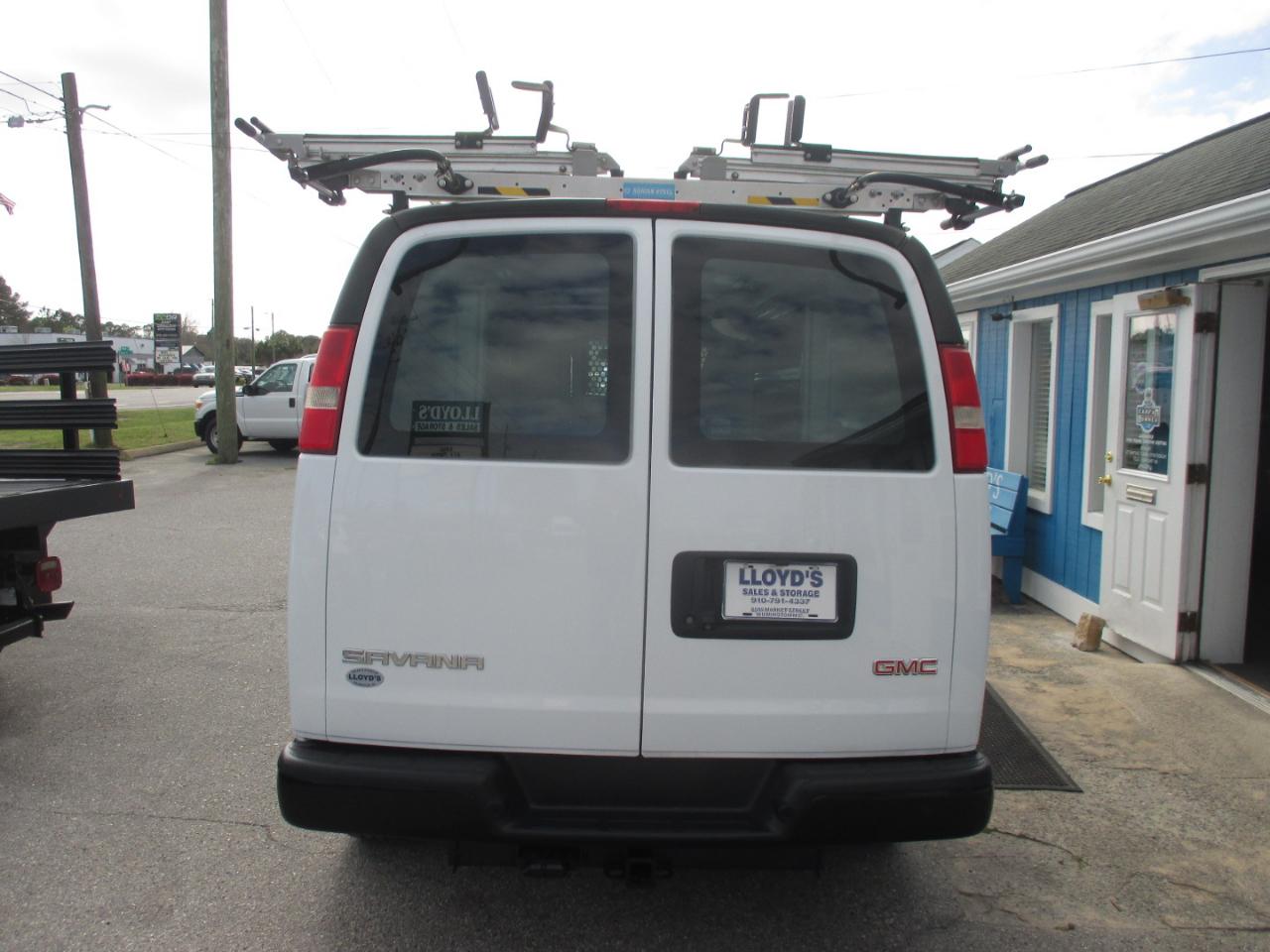 GMC Savana Cargo Van RWD 2500 135" 2017