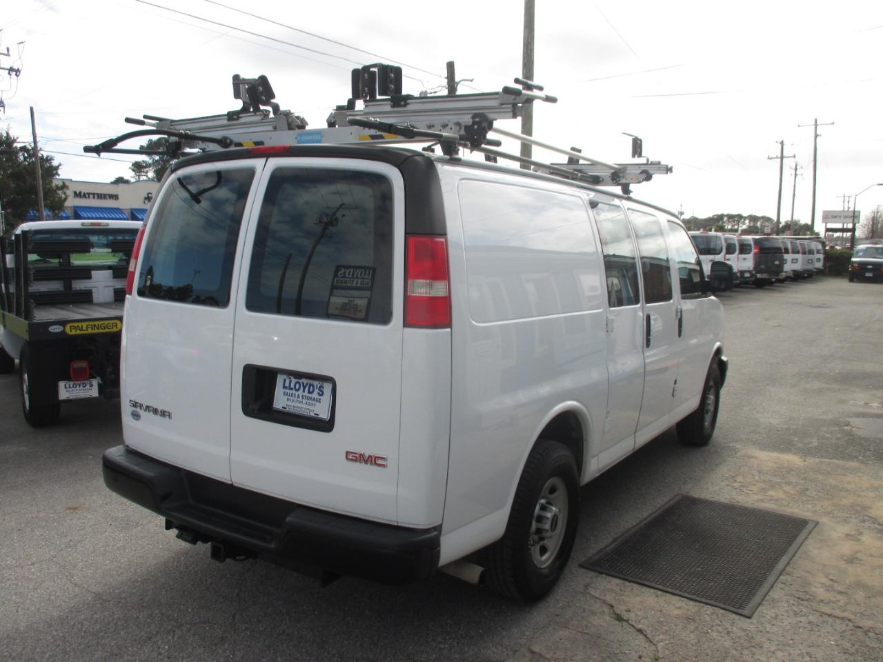 GMC Savana Cargo Van RWD 2500 135" 2017