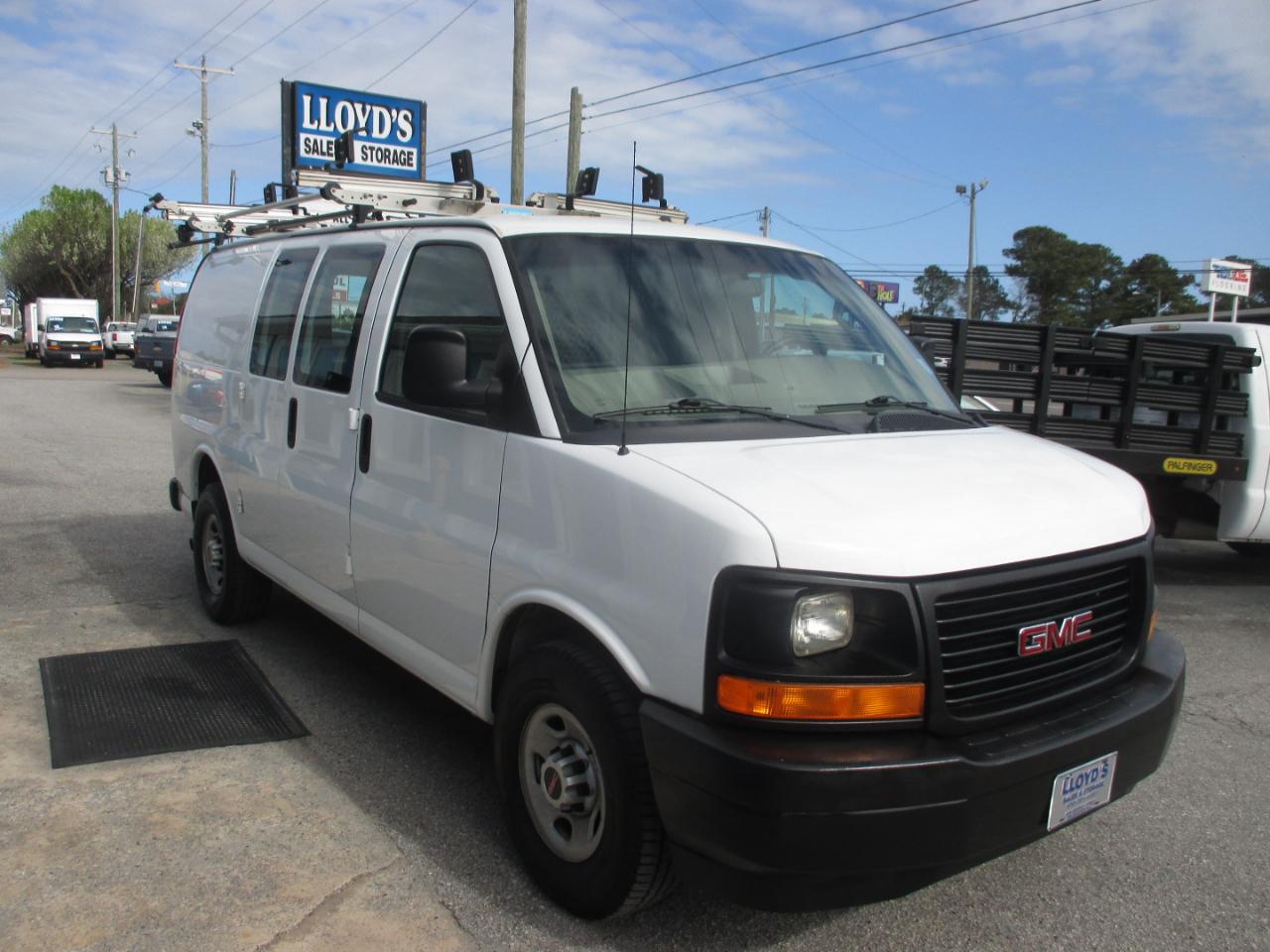 GMC Savana Cargo Van RWD 2500 135" 2017