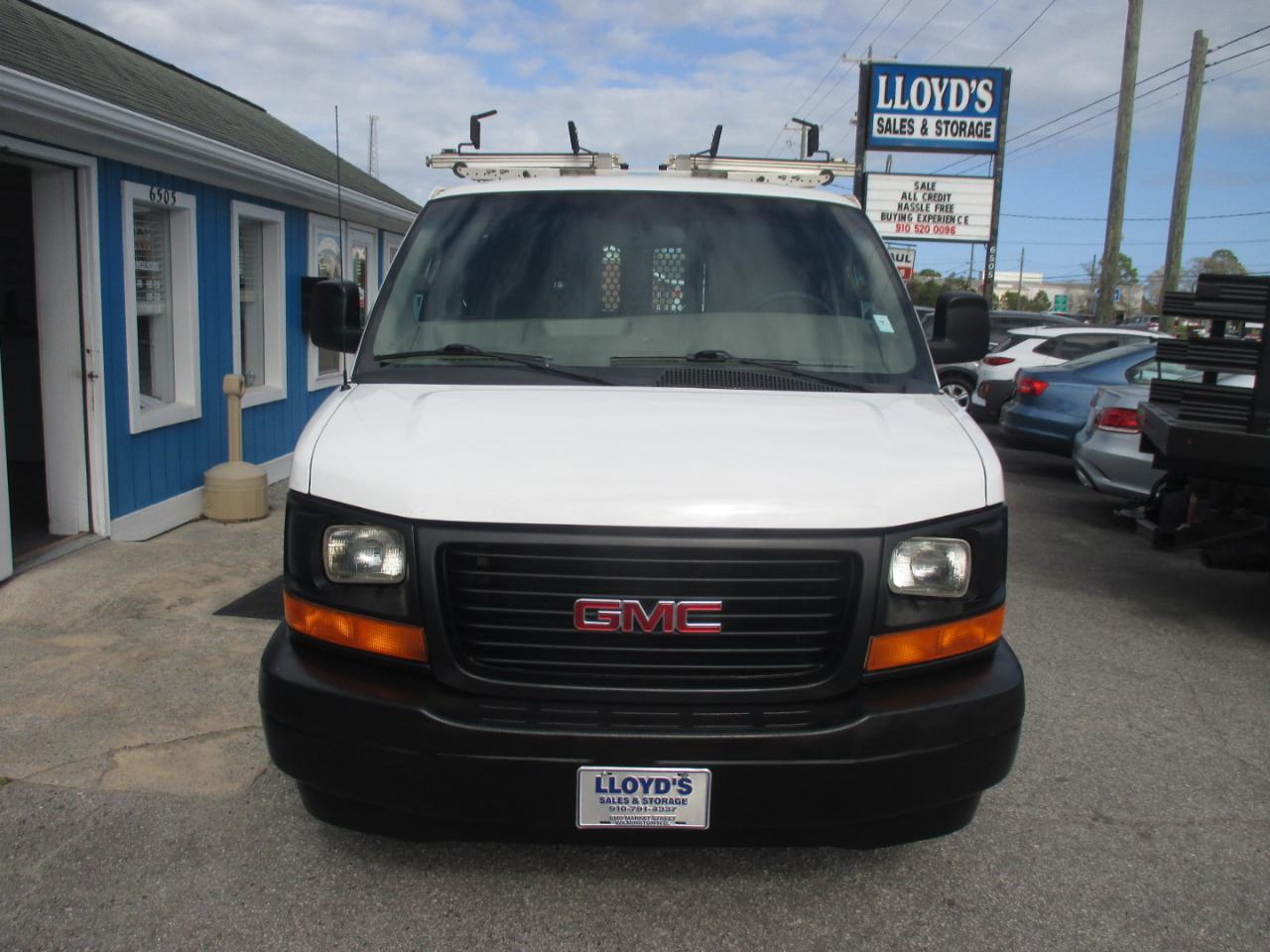 GMC Savana Cargo Van RWD 2500 135" 2017