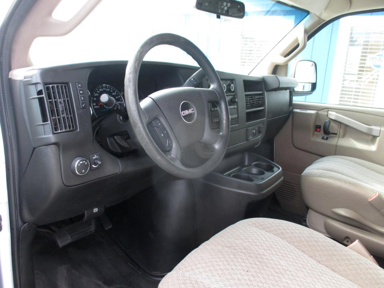 GMC Savana Cargo Van RWD 2500 135" 2017