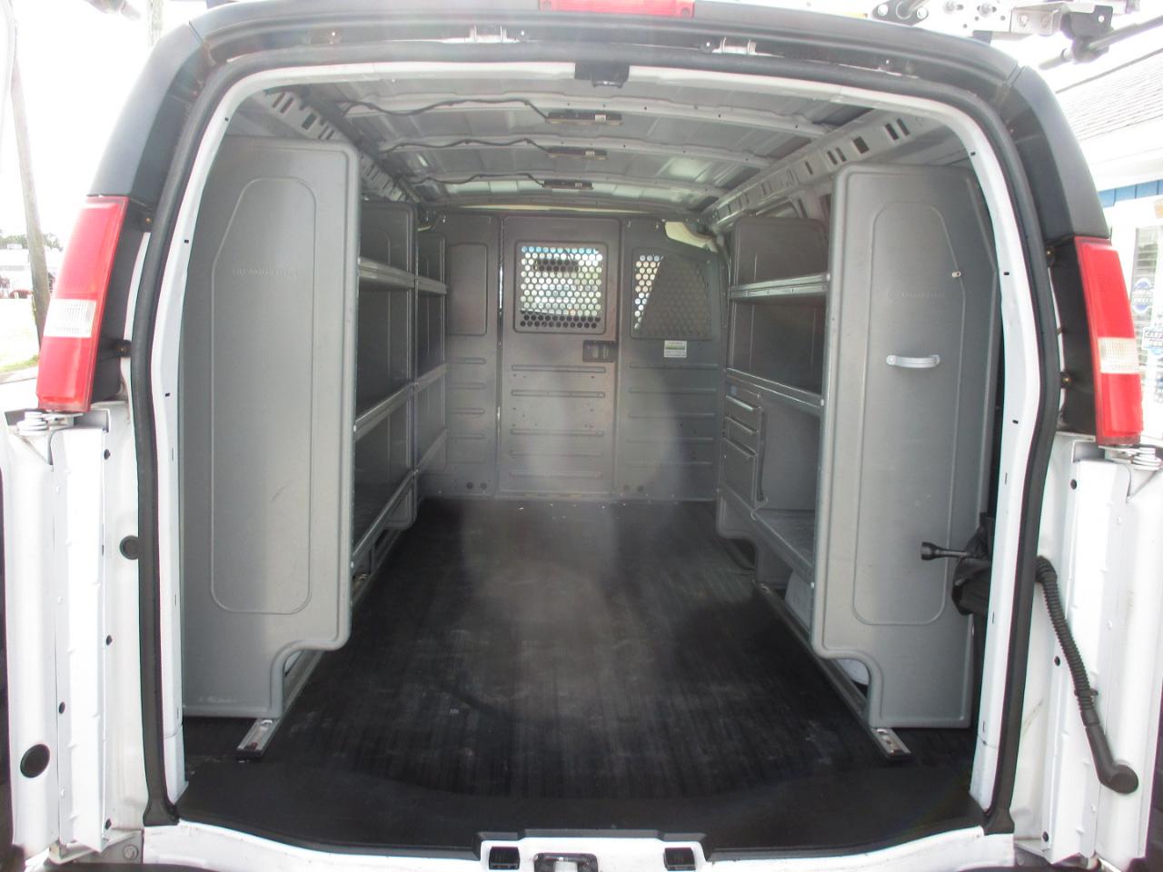 GMC Savana Cargo Van RWD 2500 135" 2017