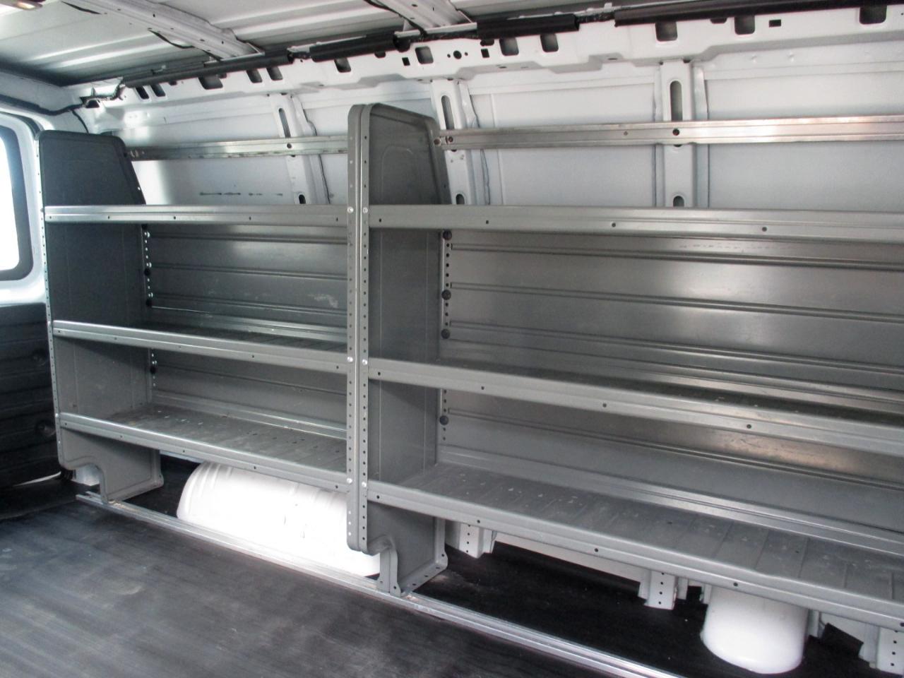 GMC Savana Cargo Van RWD 2500 135" 2017