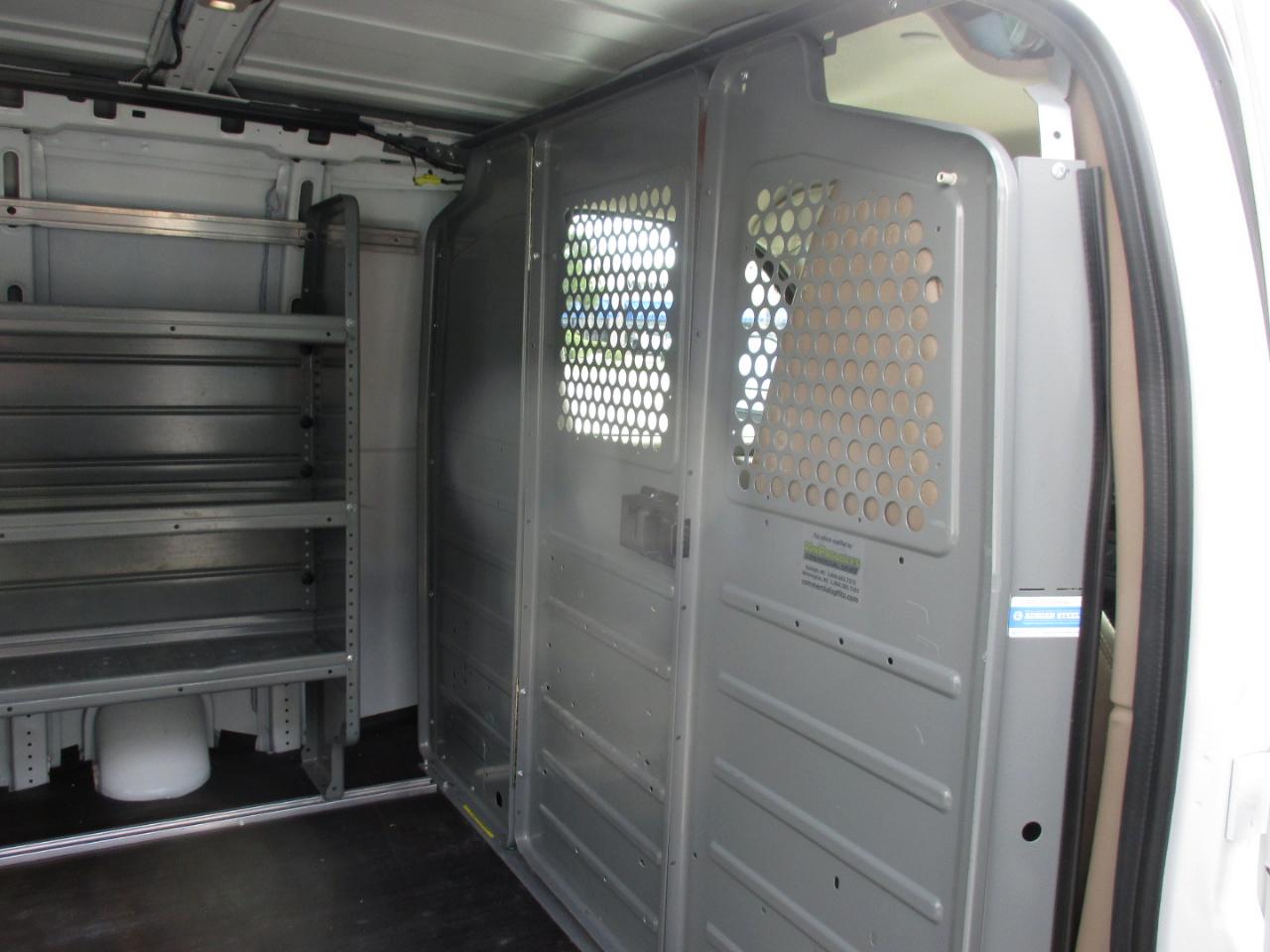 GMC Savana Cargo Van RWD 2500 135" 2017