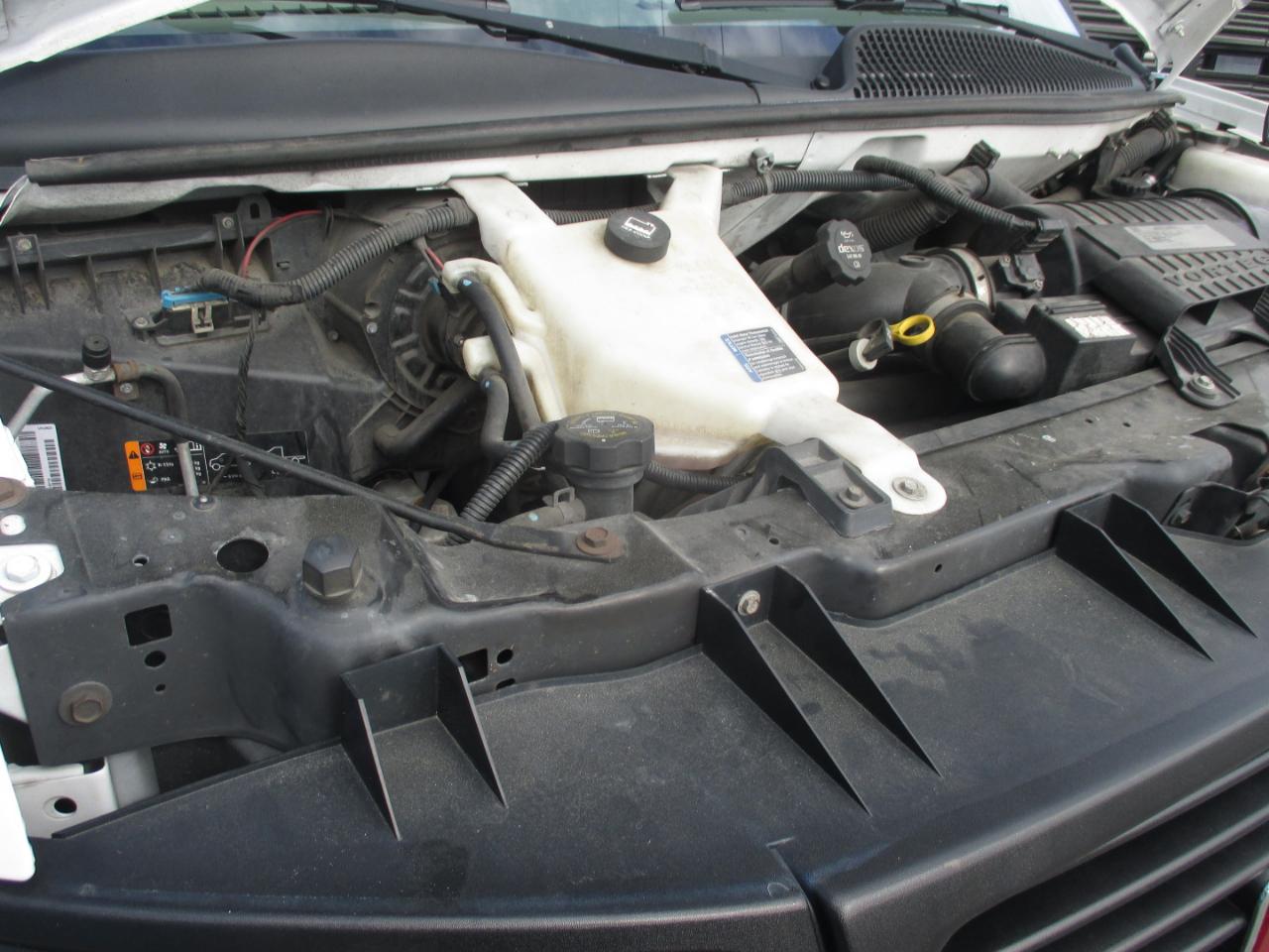 GMC Savana Cargo Van RWD 2500 135" 2017