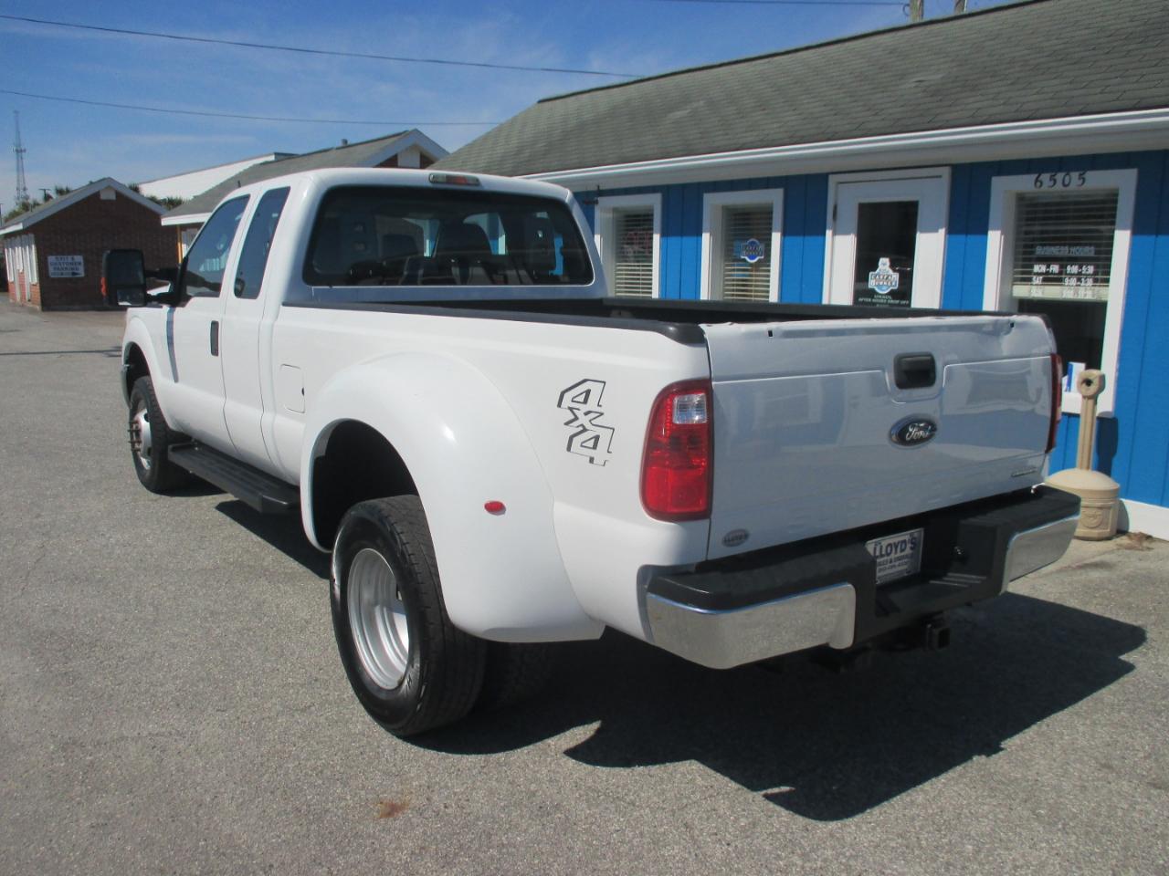 Ford Super Duty F-350 DRW Crew Cab 156" XL 4WD 2016