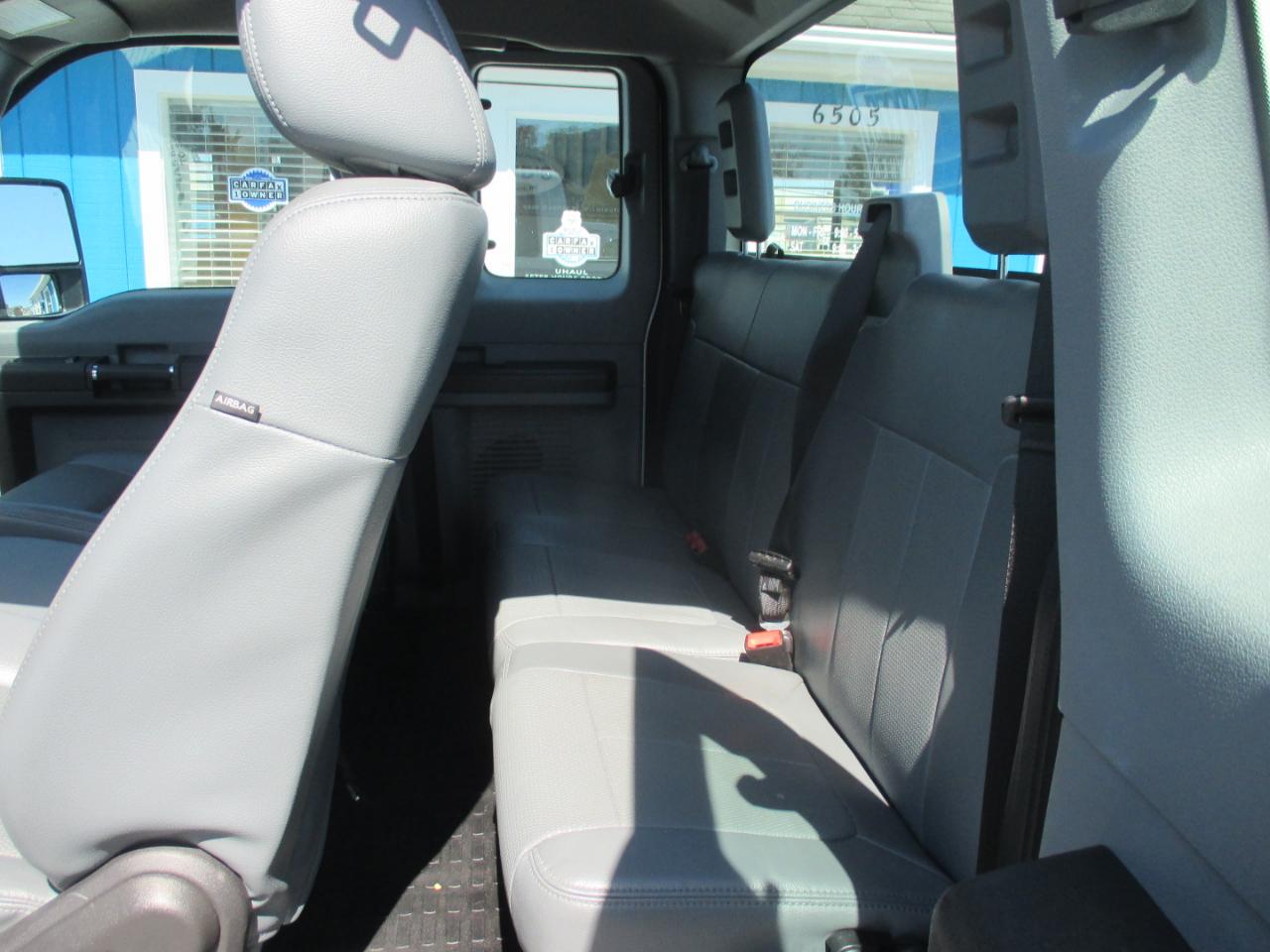 Ford Super Duty F-350 DRW Crew Cab 156" XL 4WD 2016