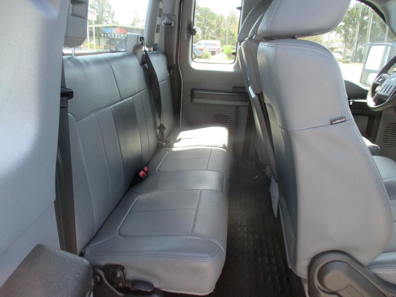 Ford Super Duty F-350 DRW Crew Cab 156" XL 4WD 2016