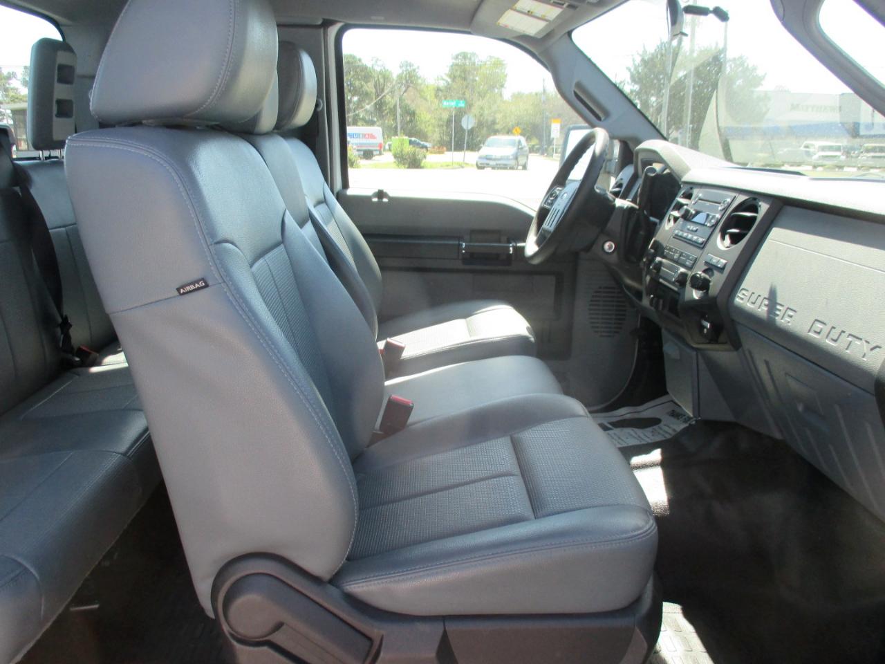 Ford Super Duty F-350 DRW Crew Cab 156" XL 4WD 2016