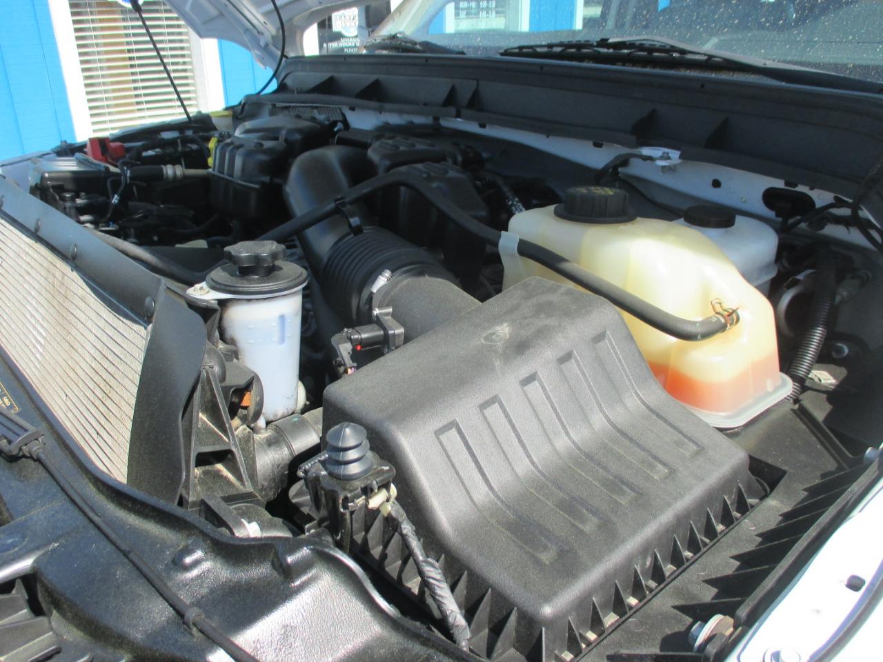 Ford Super Duty F-350 DRW Crew Cab 156" XL 4WD 2016